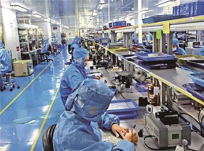 龙华区新型显示器件产业集群 快步迈入“国家队”的电子产品革新力量